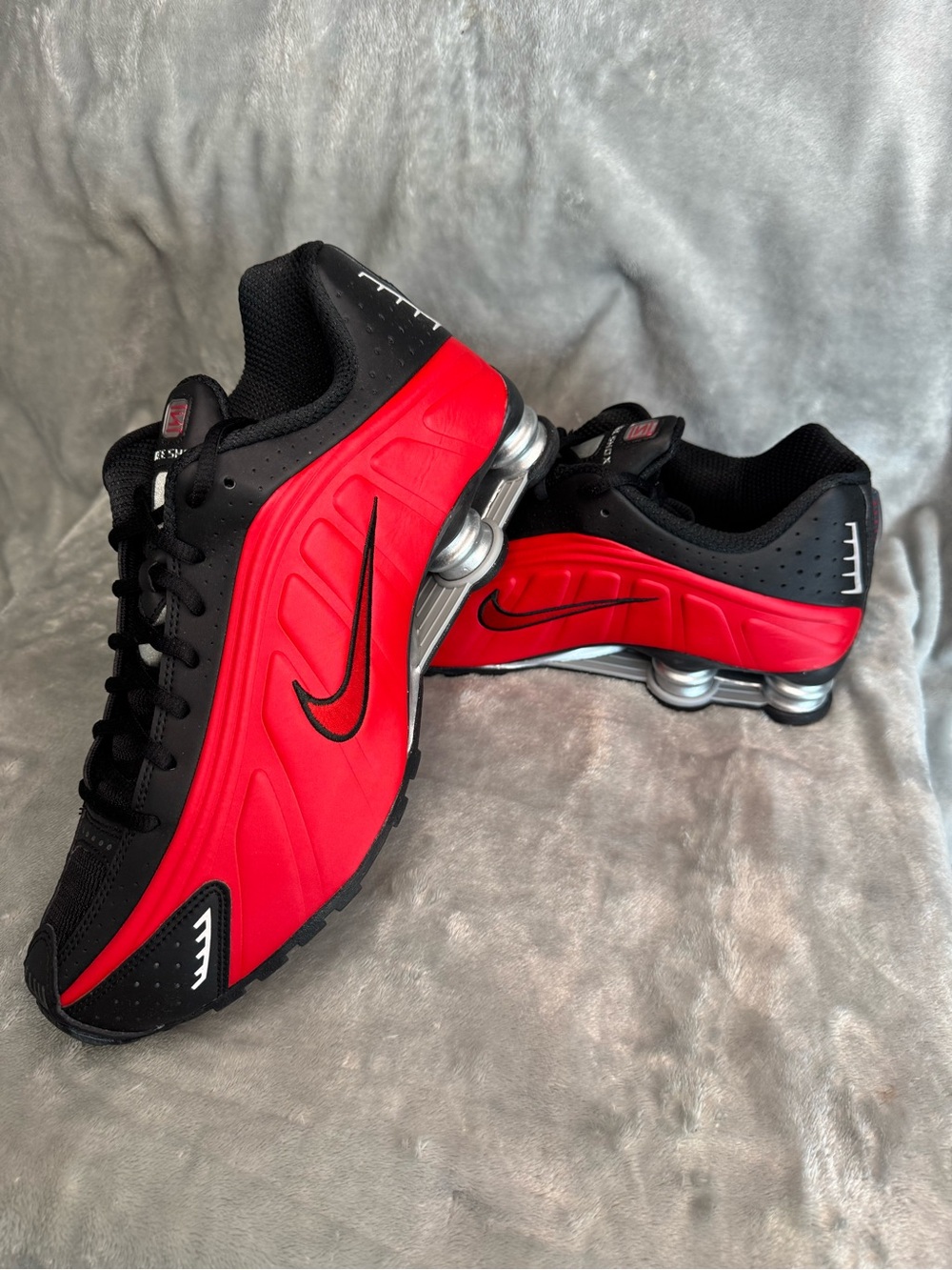 New in Box 🚩 Men’s Nike Shox R4